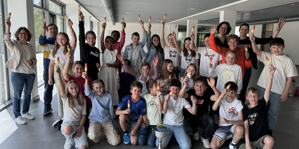 Teamwettbewerb im schuleigenen Schwimmbad