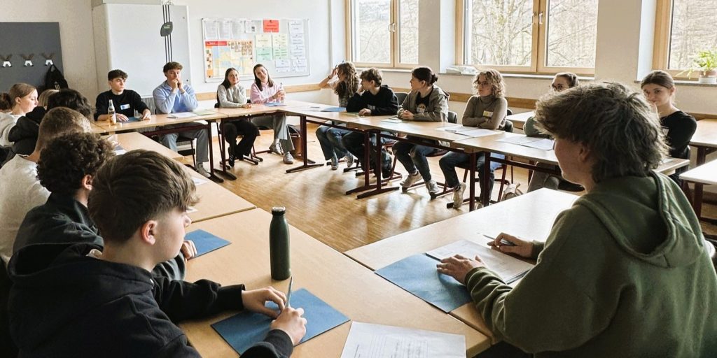 „Der Landtag sind wir“ – Elfte Klassen erleben Politik hautnah